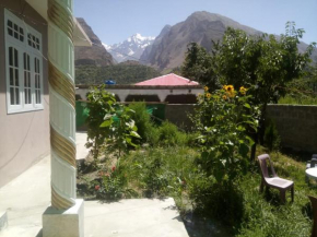 Four Seasons Guest House Hunza